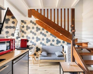 Living area - T2 welcome: WIFI/PARKING/ 5' from city center (Angoulême)