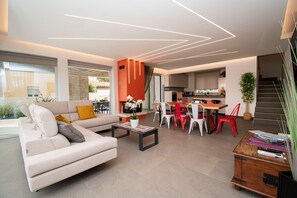 TV - MODERN VILLA WITH PRIVATE POOL NEAR MEDULIN WITH SEA VIEW (Medulin)