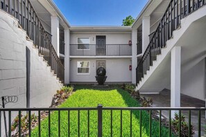Exterior - Gorgeously renovated 1 bedroom apartment walking distance to Midtown (Tampa)