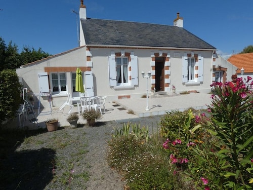 Vendée House with Garden - Pets Allowed