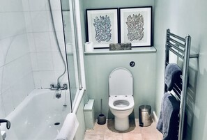 Departamento | 1 habitación, tabla de planchar con plancha, wifi gratis y ropa de cama 