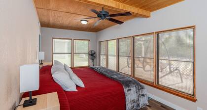 2 Cabins, 1 Price! Swim & Fish Nearby! Dogs OK