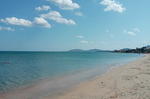 Una spiaggia nelle vicinanze