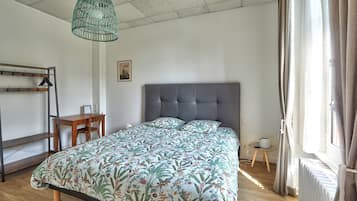 Doppel- oder Zweibettzimmer, Badewanne | Laptopgeeigneter Arbeitsplatz, Bügeleisen/Bügelbrett, kostenloses WLAN