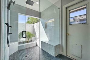 Hair dryer, towels - 3 Mi to Kierland! Luxe Desert Home w/ Heated Pool (Scottsdale)