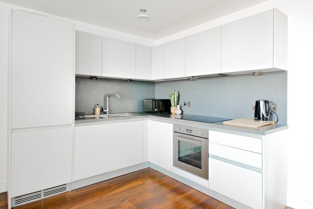 Fridge, cookware/dishes/utensils, spices