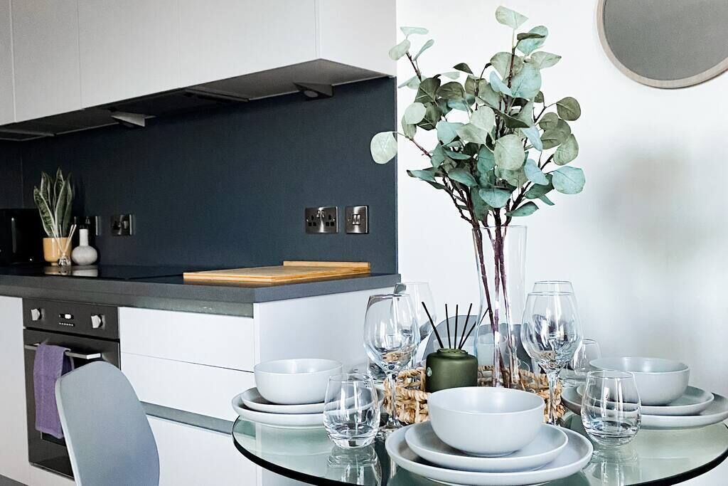 Fridge, cookware/dishes/utensils, spices