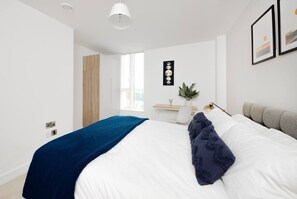 2 chambres, fer et planche à repasser