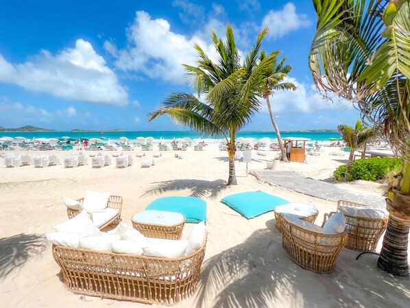 On the beach, beach towels - Ocean view apt 2 bedrooms, 2 bathrooms, 2 terraces (Collectivité de Saint-Martin)