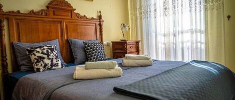 4 chambres, fer et planche à repasser, Wi-Fi, draps fournis