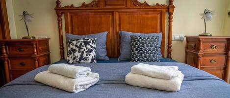 4 chambres, fer et planche à repasser, Wi-Fi, draps fournis