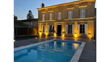 Alberca al aire libre y alberca climatizada