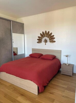 3 bedrooms, iron/ironing board, travel cot, free WiFi