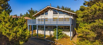 Cozy Copalis Beach Cottage Escape