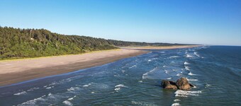 Cozy Copalis Beach Cottage Escape