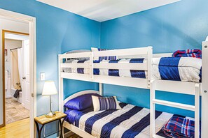 3 bedrooms, internet, bed sheets