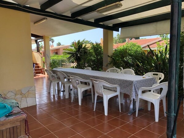 Outdoor dining