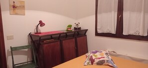 3 chambres, fer et planche à repasser, Wi-Fi gratuit, draps fournis