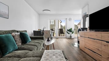 Televisión, chimenea, videoteca y estéreo