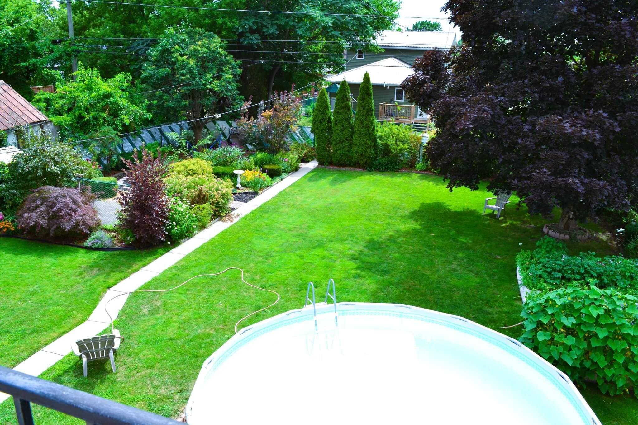 Beautiful home with spectacular gardens. in Windsor, Canada