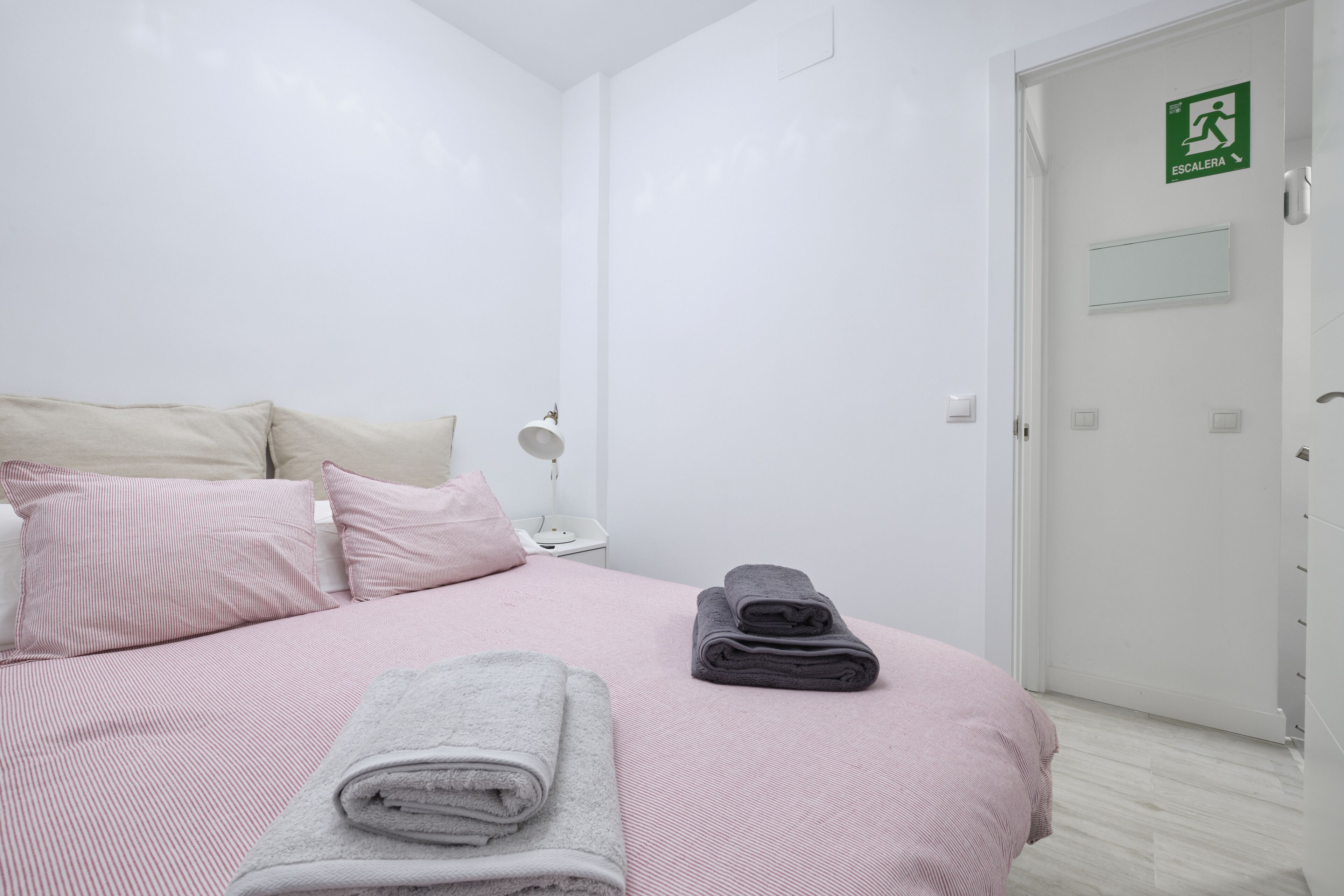 1 dormitorio, tabla de planchar con plancha, wifi gratis y ropa de cama