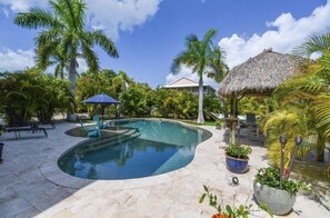 Outdoor pool, a heated pool - Pool, tiki hut, easy ocean access canal, dock, prime location 30m to Key West (Cudjoe Key)