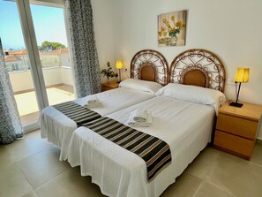 4 bedrooms, in-room safe, iron/ironing board, travel cot - Nerja Paradise Rentals - Villa Concha Blanca (Nerja)