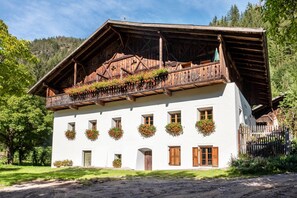 Exterior - Apartment "Linde - Fiechterhof" with Shared Open Terrace, Garden & Wi-Fi (Sarentino)