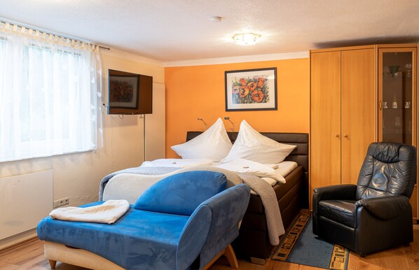 1 bedroom, free WiFi, bed sheets