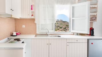 冰箱、炉灶、茶具/咖啡用具、烤面包机