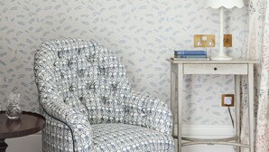 مكتب ومساحة عمل للكمبيوتر المحمول وواي فاي مجانًا