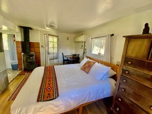 1 bedroom, desk, WiFi, bed sheets