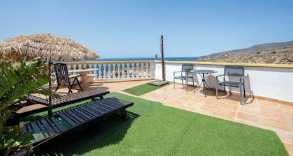 Casa de vacaciones 'Vista al Mar Ylenia' con vistas al mar, piscina, 2 terrazas y Wi-Fi