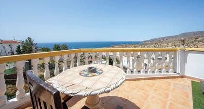 Maison de vacances 'Vista al Mar Ainara' avec vue sur mer, piscine partagée et Wi-Fi.