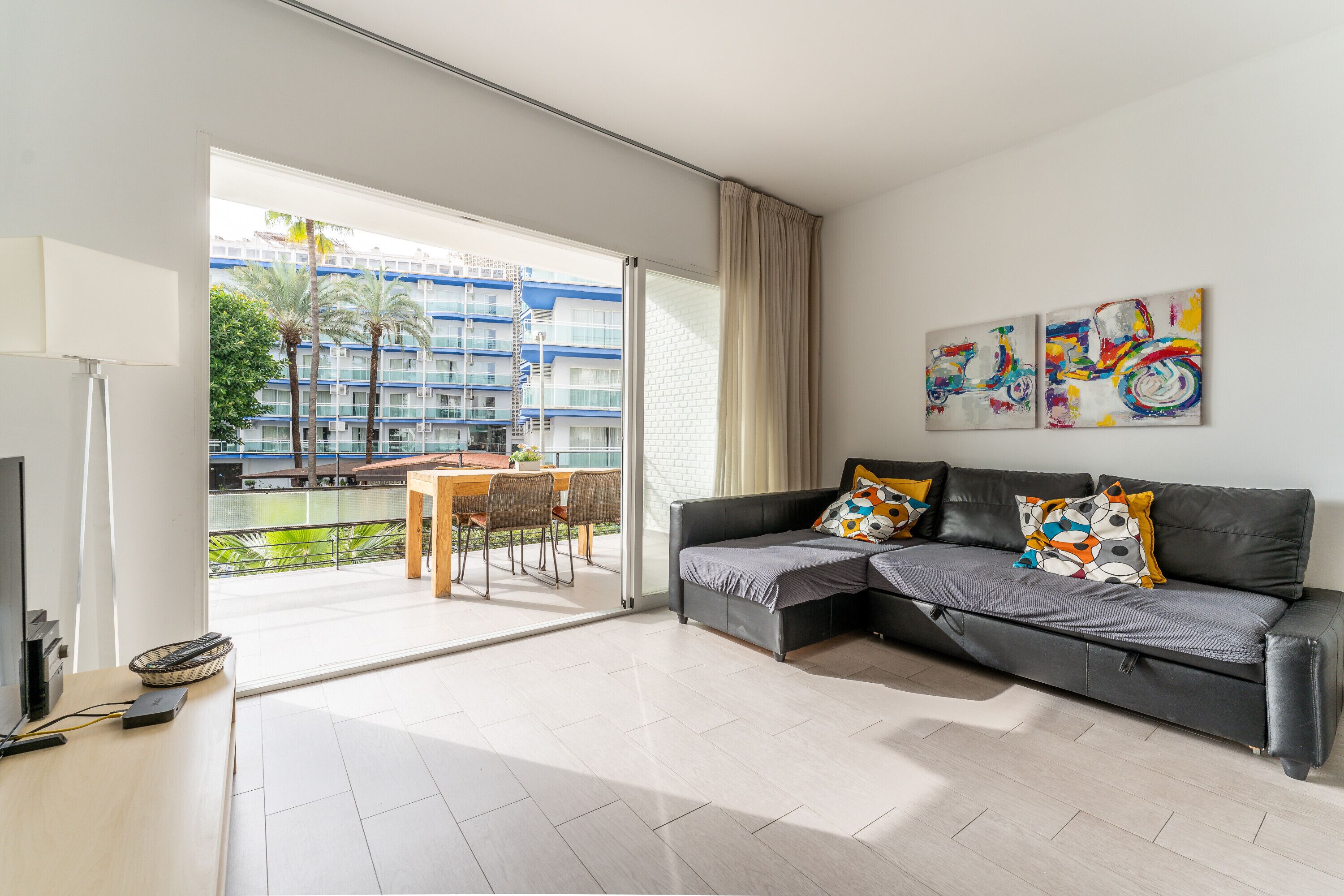 Fernseher, Streaming-Dienste, Stereoanlage