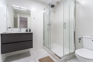 Shower, hair dryer, towels - Apartment "Castillo de Torreblanca 2bed1bath" with Private Open Terrace (Fuengirola)