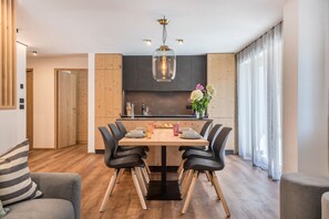 Dining - Holiday Apartment "Franzl" with Mountain View, Private Open Terrace and Wi-Fi (San Vigilio di Marebbe)