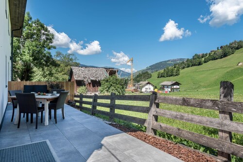 Holiday Apartment "Franzl" with Mountain View, Private Open Terrace and Wi-Fi