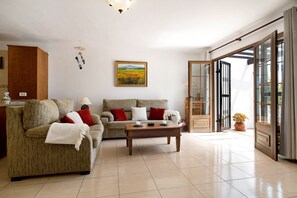 TV - Vacation Home 'Puerto Chico B' with Sea View, Shared Pool & Wi-Fi (Playa Blanca)