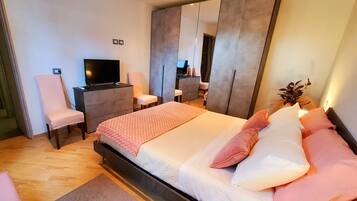 3 habitaciones, tabla de planchar con plancha y wifi gratis