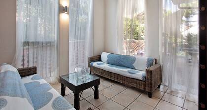 "Villa La Palmetta" with Pool, Terrace & Wi-Fi