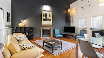 TV, fireplace