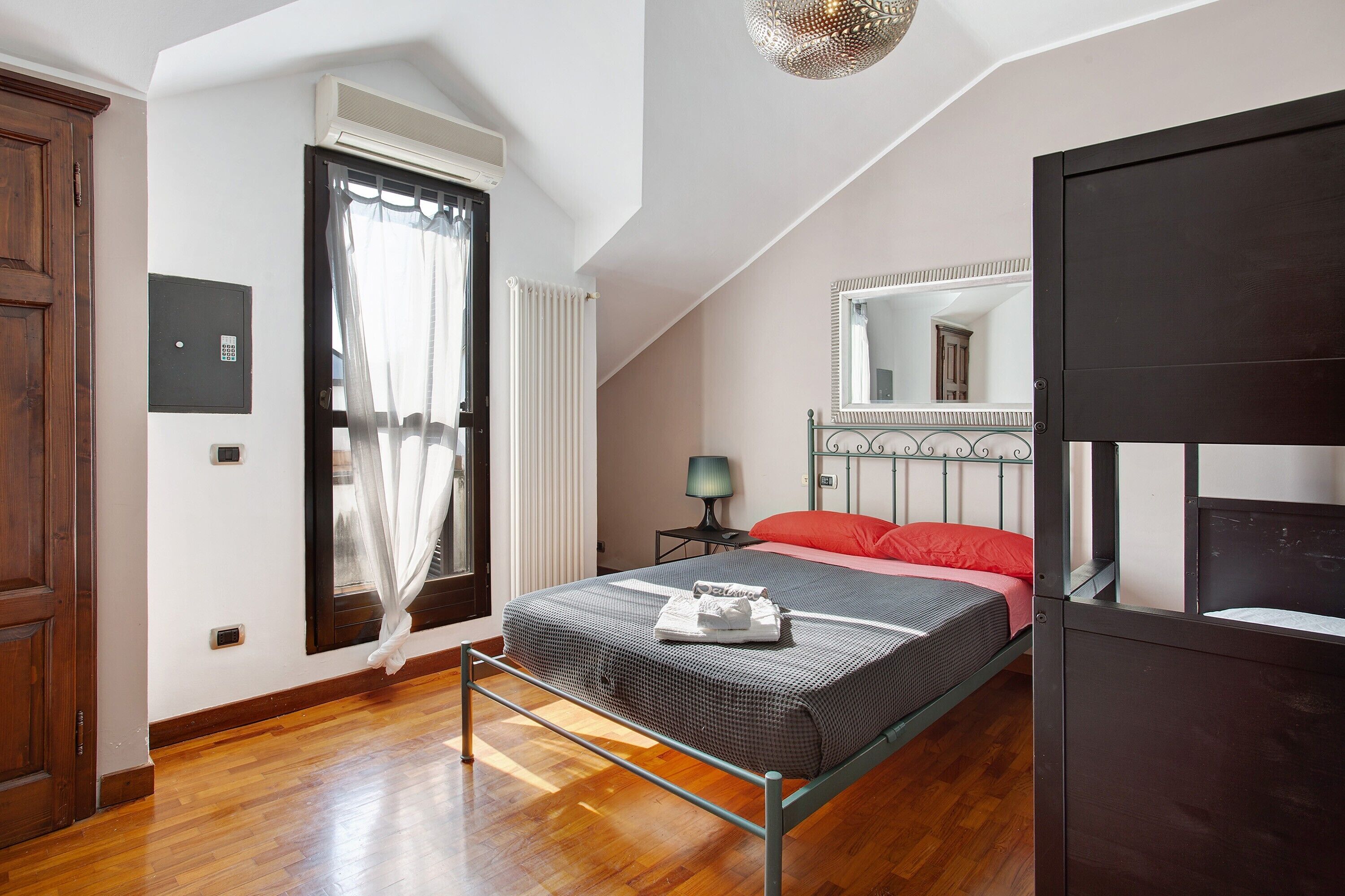 4 camere, ferro/asse da stiro, Wi-Fi gratuito, lenzuola