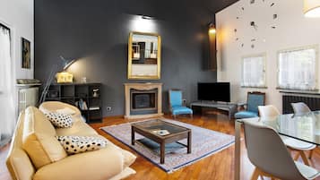 Televisión, chimenea