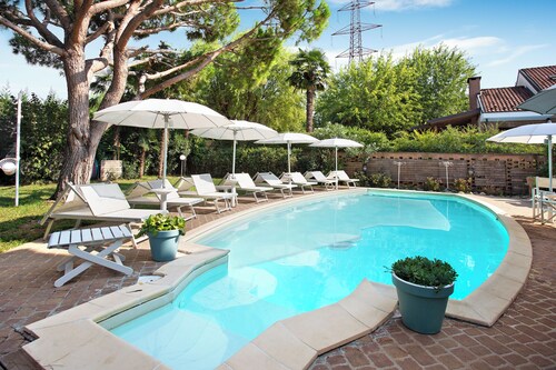 "Villa La Palmetta" with Pool, Terrace & Wi-Fi