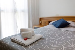 3 bedrooms, iron/ironing board, bed sheets