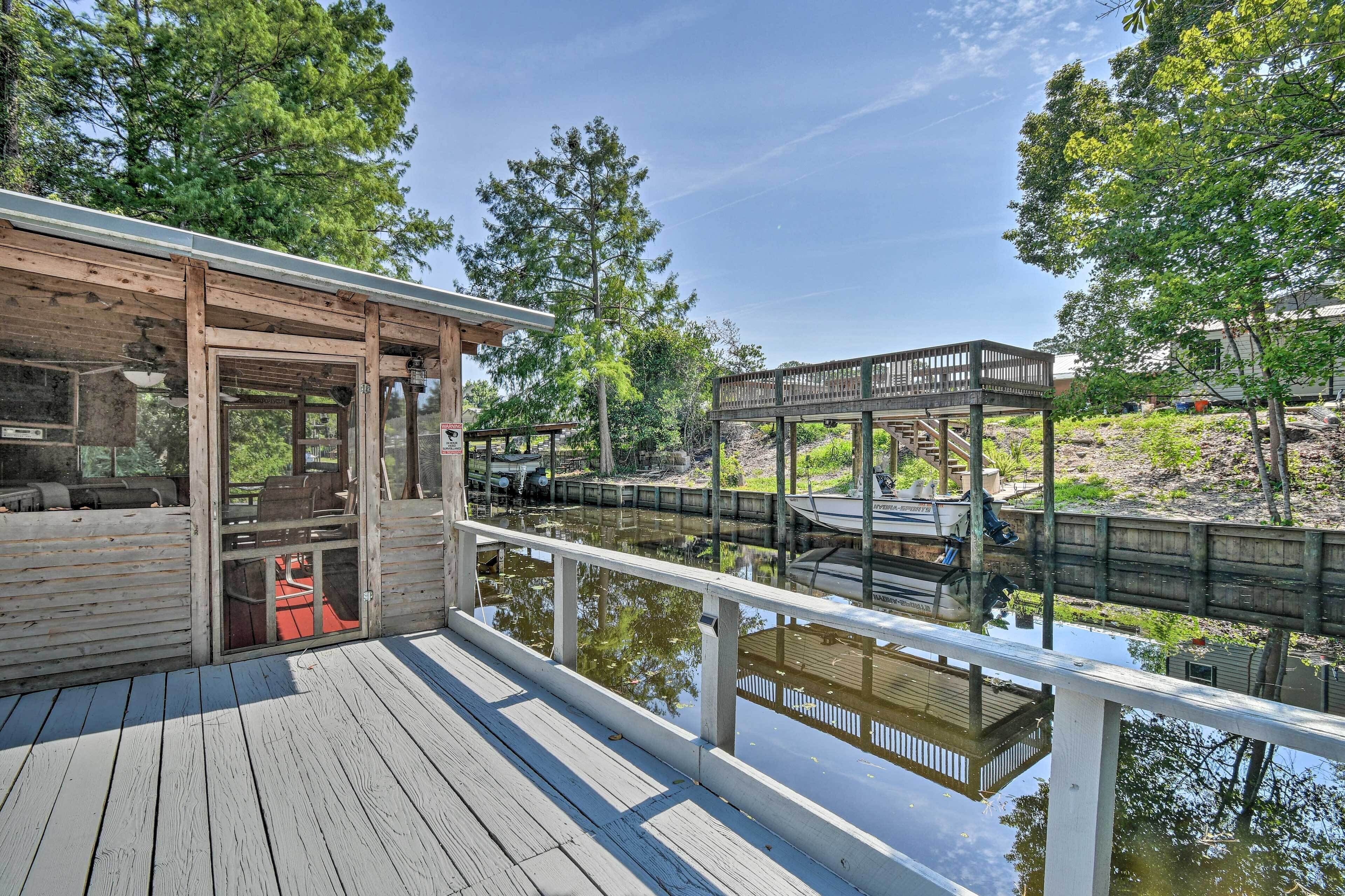 Peaceful Satsuma Escape w/ Dunns Creek Access