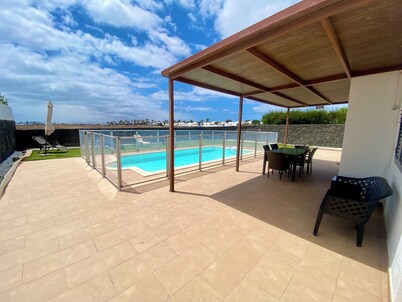 HEATED PRIVATE POOL - FREE PARKING - BARBECUE - FREE WIFI.