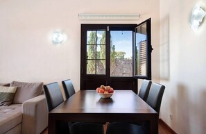 Dining - HEATED PRIVATE POOL - FREE PARKING - BARBECUE - FREE WIFI. (Playa Blanca)