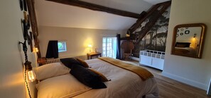 6 slaapkamers, een strijkplank/strijkijzer, gratis wifi, beddengoed